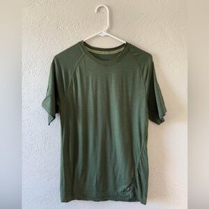 Smartwool merino wool 150 base layer, men’s size small. Green.